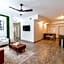 SōLE Suite #1-2 min to BEACH-Patio & Courtyard