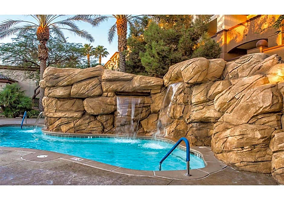 Exclusive 2BR Condo Retreat, Featuring a Lazy River - Special Offer Now!