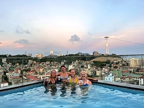 The Light Hotel Halong