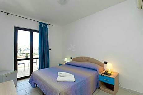 Triple Room with Sea View