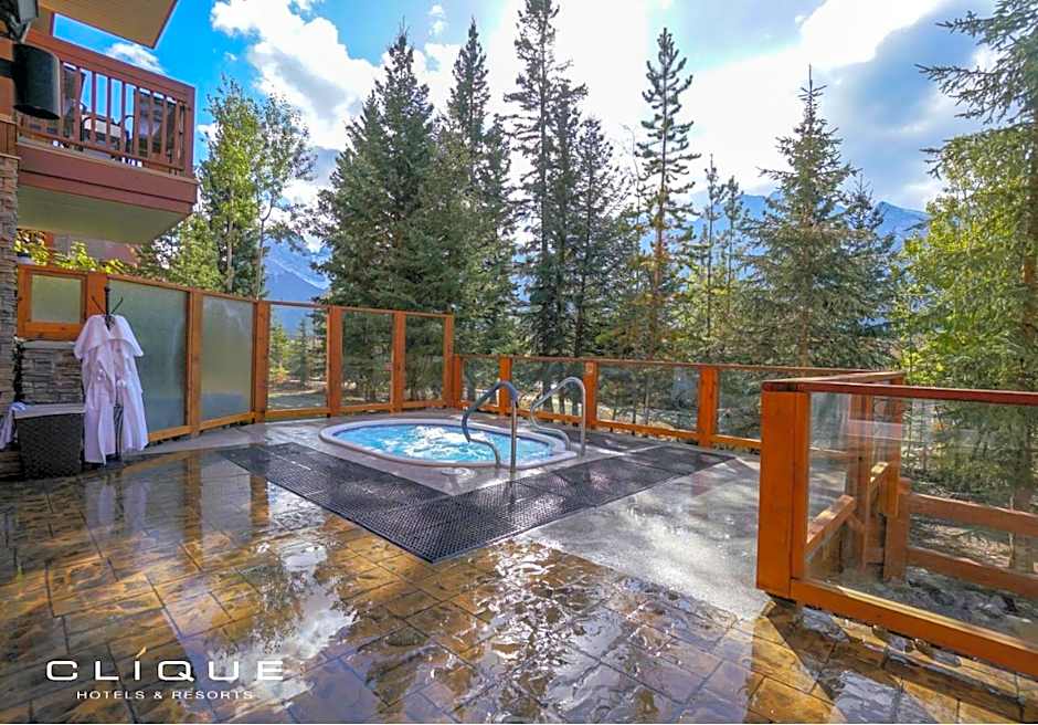 Falcon Crest Lodge by CLIQUE