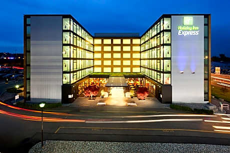 Holiday Inn Express Zürich Airport By IHG