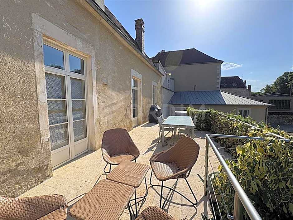 Logis Hostellerie des Clos et restaurant Bistrot des grands crus et Maison de la tour Chablis