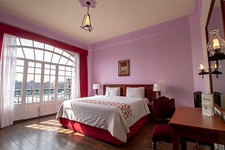 1 QUEEN BED,NON SMOKING