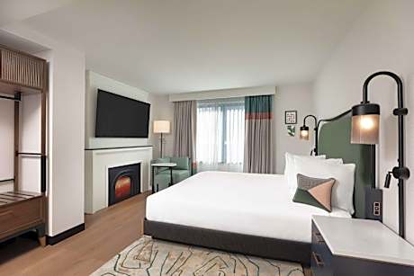 Deluxe King Room