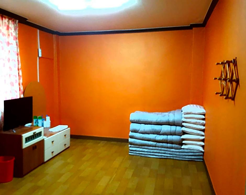 Photo 1 of 4 of Korean Style Room