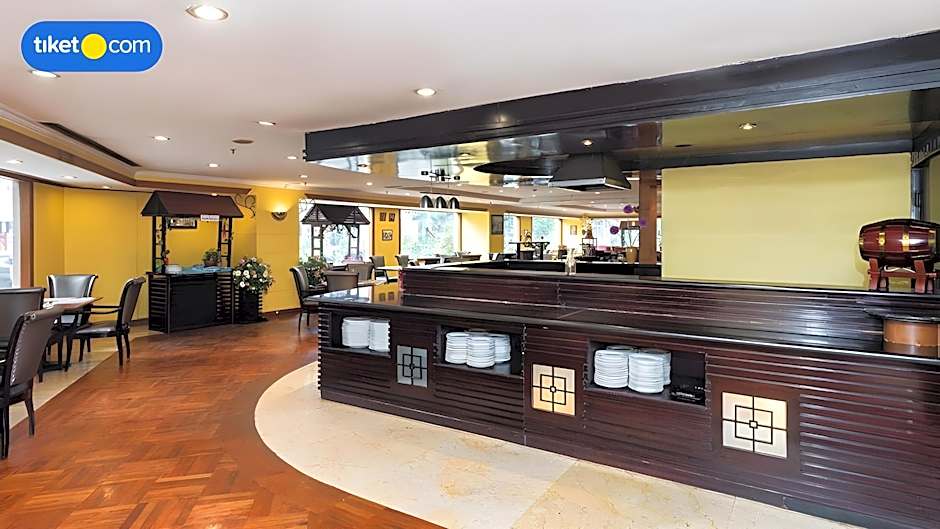 Surabaya Suites Hotel Powered by Archipelago