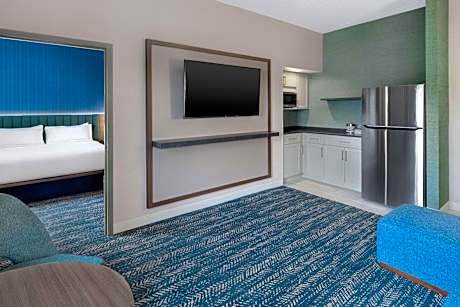 Deluxe King Suite