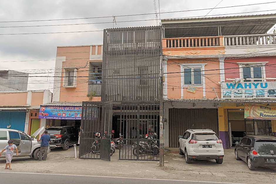 RedDoorz near Alun Alun Kota Serang