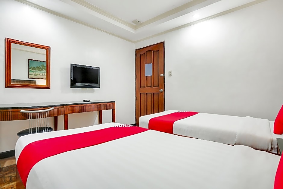 OYO 406 Royal Parc Inn & Suites (Vaccinated Staff)