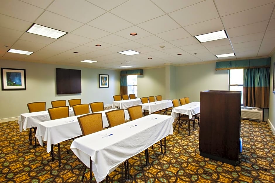 Holiday Inn Express Indianapolis Airport By IHG