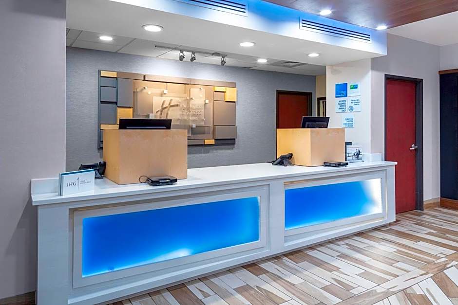 HOLIDAY INN EXPRESS & SUITES ROANOKE RAPIDS By IHG