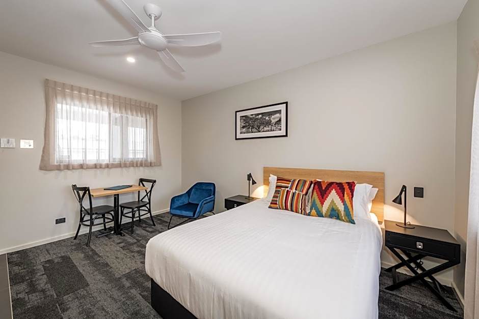 AVENUE MOTEL APARTMENTS