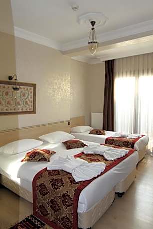 Standard Triple Room with Street View