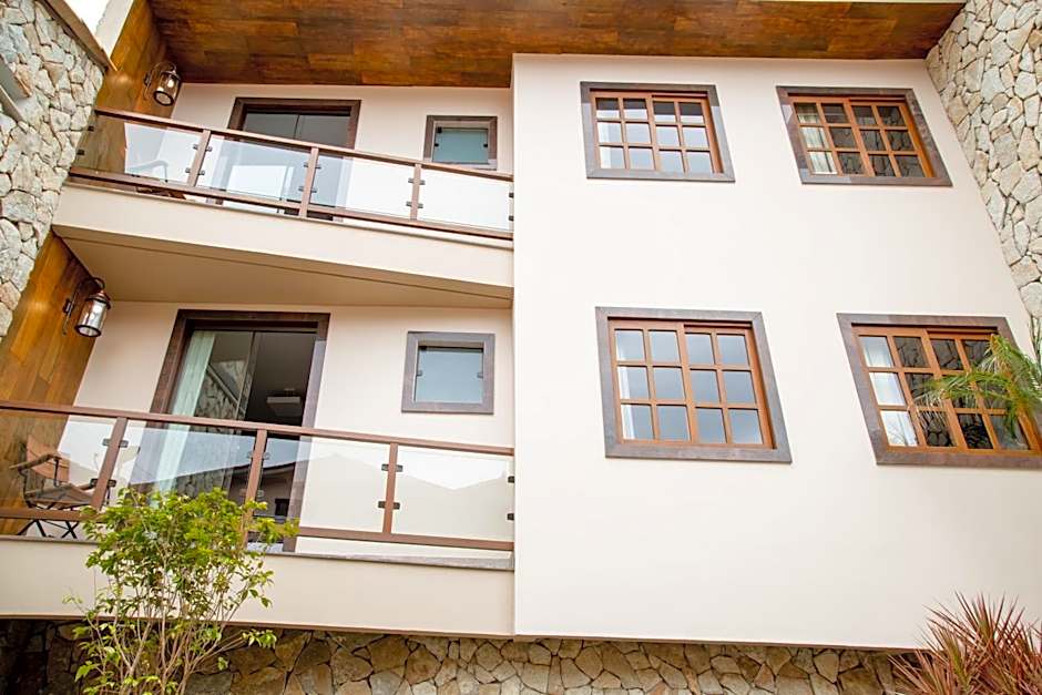 ESPAÇO 250 - Apto mobiliado, 3 quartos, sendo uma suíte, banheiro social, cozinha completa, sala de estar, ar condicionado, tv e internet