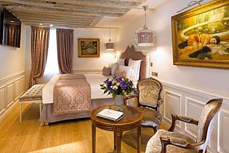 Junior Suite with Spa Bath