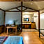 The Historic Leakey Inn