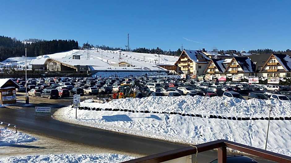 Willa Stożek, 50 m od term i wyciągów narciarskich