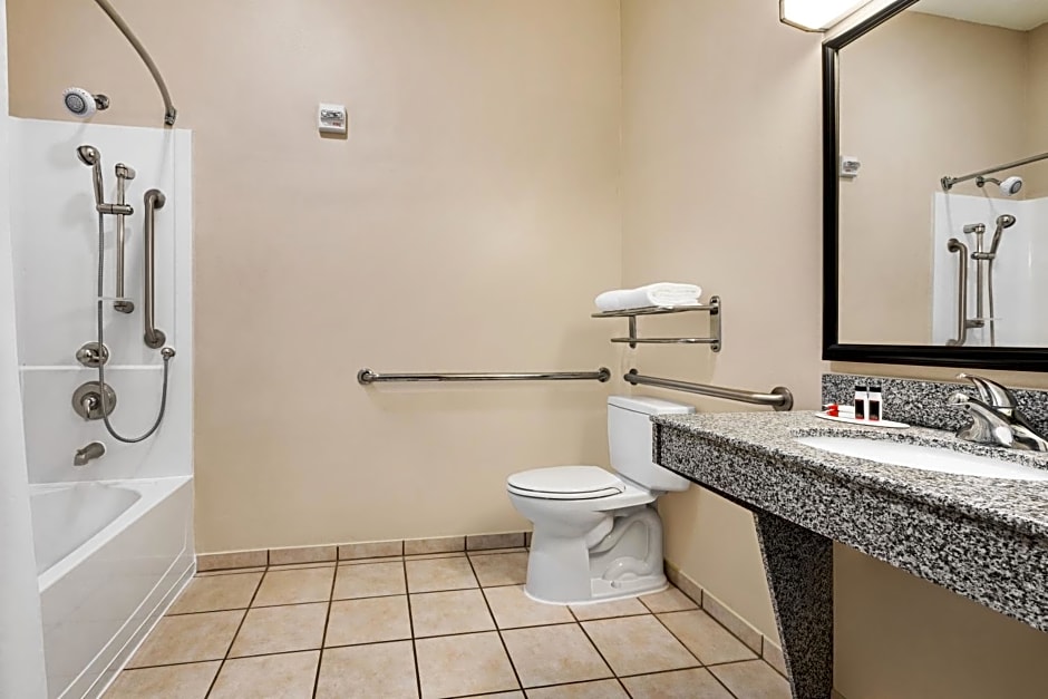 Super 8 by Wyndham Savannah