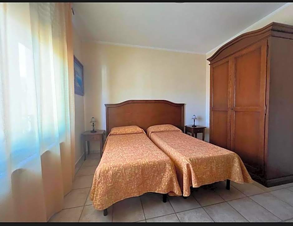 Photo 1 of 14 of Single Room