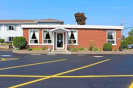 Super 8 by Wyndham Pembroke