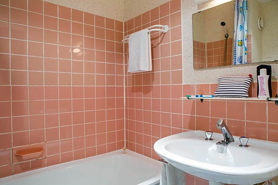 Hôtel Les Gens De Mer Dunkerque by Popinns