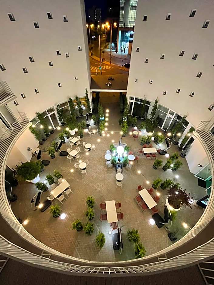 Parizs Garden Apartments