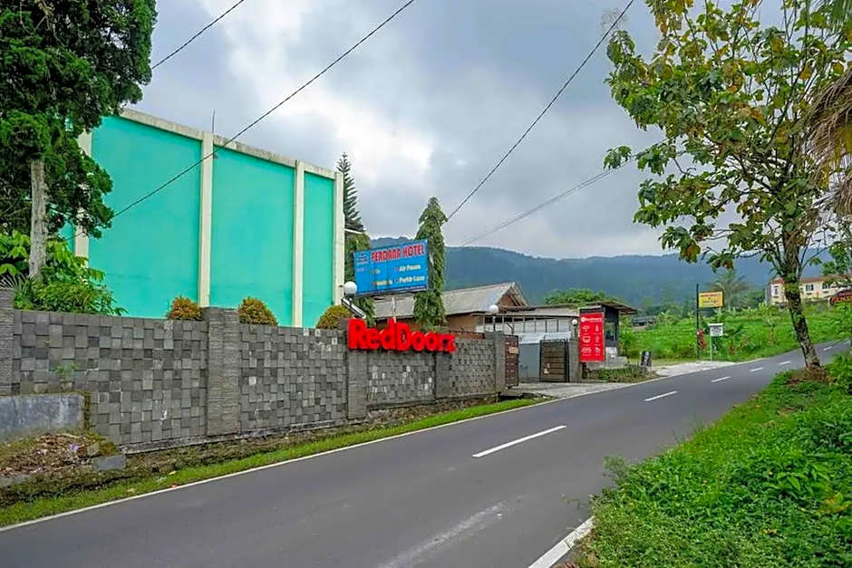 RedDoorz near Lokawisata Baturaden