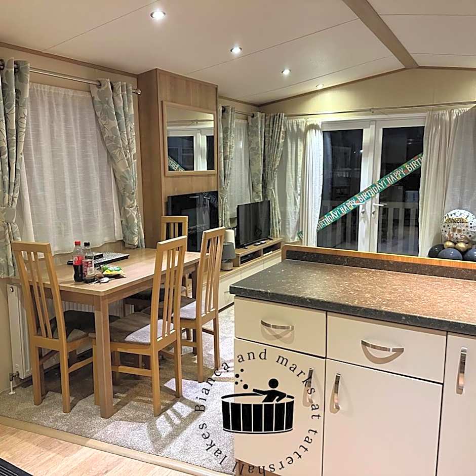 Bianca and marks 8 berth Caravan with Hot tub