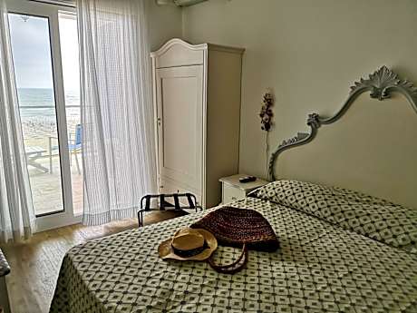 Family Room with Side Sea View