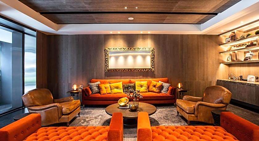 CHECK inn SELECT Chiayi RenAi