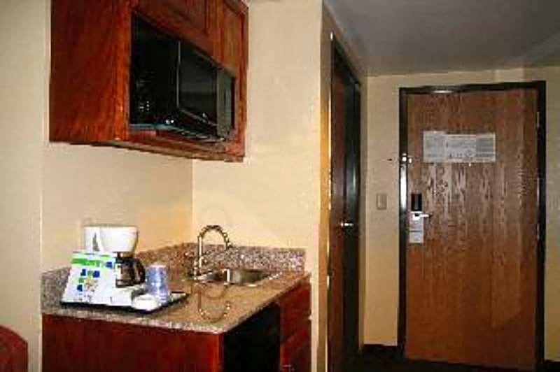 Holiday Inn Express & Suites Greenville By IHG