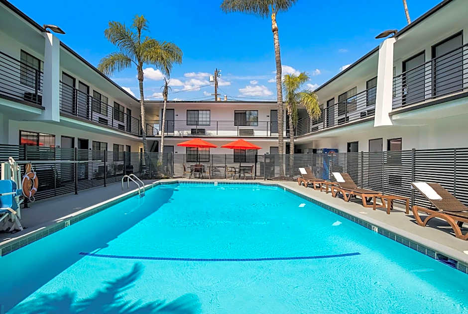 Sunset West Hotel SureStay Collection By Best Western