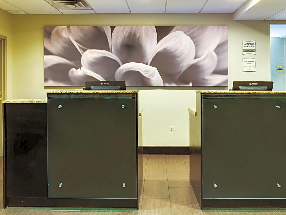 La Quinta Inn & Suites by Wyndham Tampa North