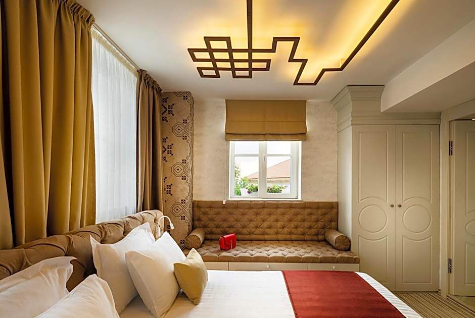 Gallery 37 Powered by ASTON