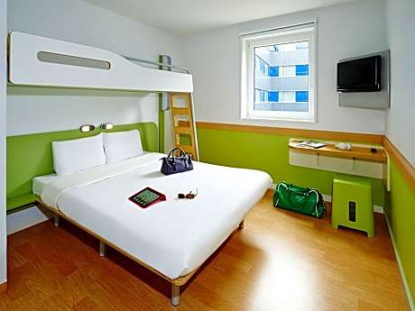 Standard apartment with 1 double bed and 1 extra bed