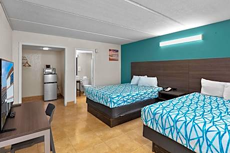 Quadruple Room with Two Queen Beds - Non Smoking