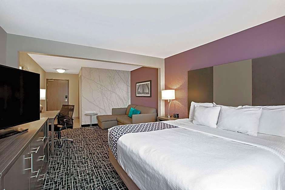 La Quinta Inn & Suites by Wyndham Fayetteville