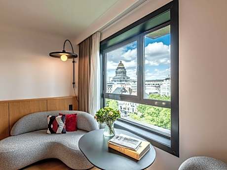 Superior King Room with City View