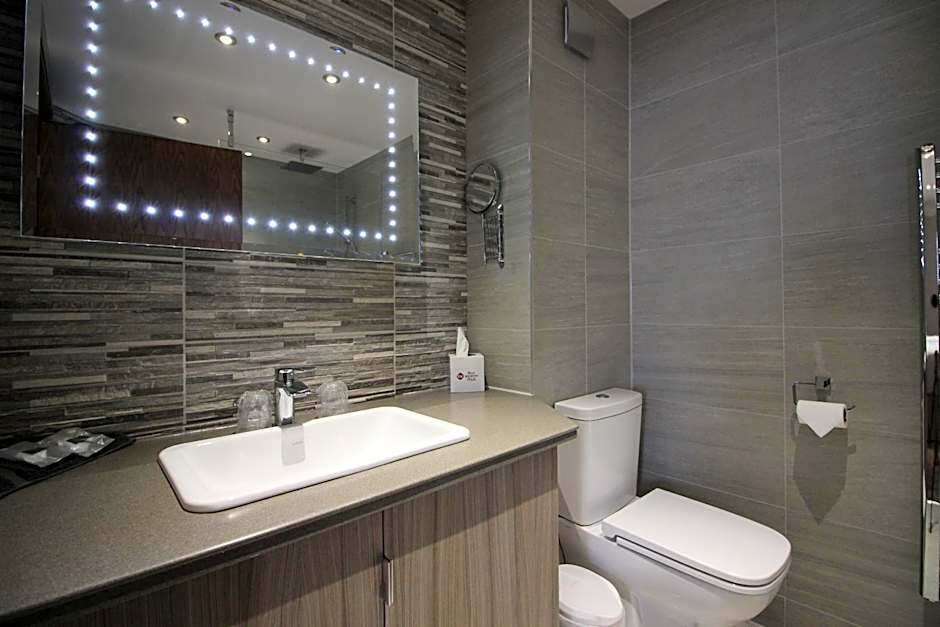 Best Western Plus Pastures Hotel