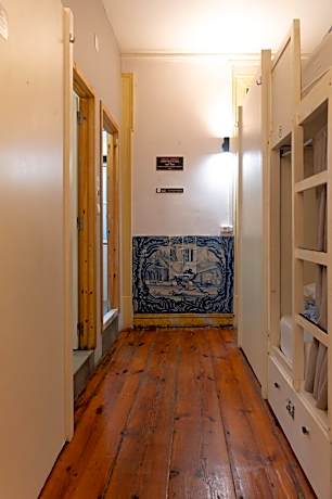 Bed in 8-Bed Mixed Dormitory Room with Bathroom