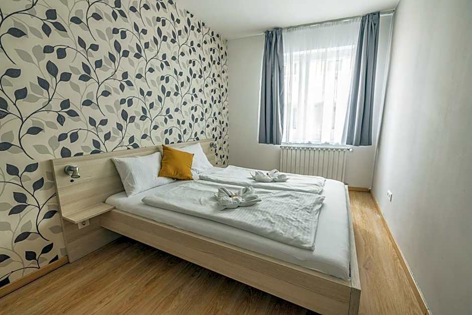 Maple Tree Budget Apartments