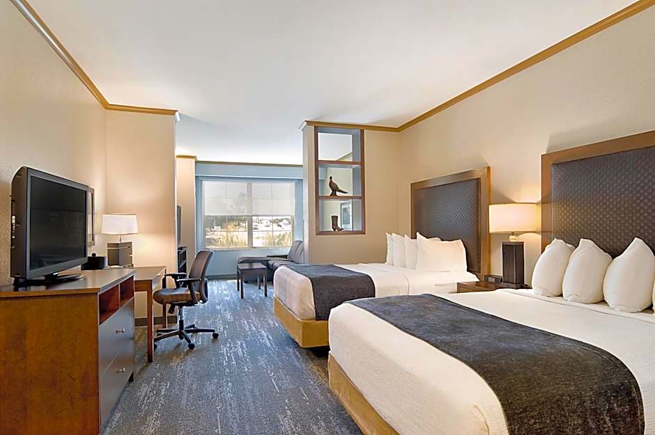 ClubHouse Hotel and Suites