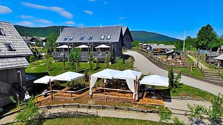 Plitvice Lakes Hotel Ethno Houses