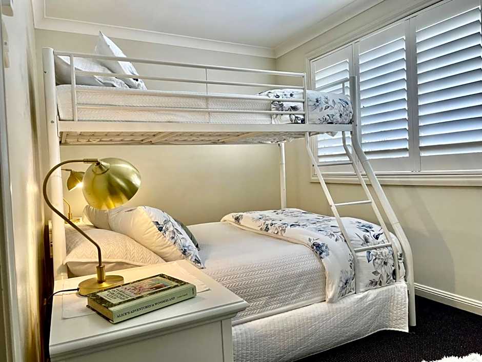 Oaks Pacific Blue 349 fantastic pool