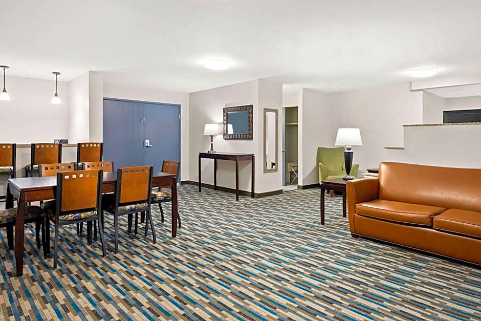 Days Inn & Suites by Wyndham Mesa Near Phoenix