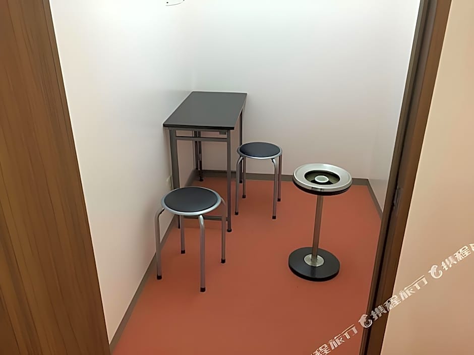 Niko Niko Capsule Hotel