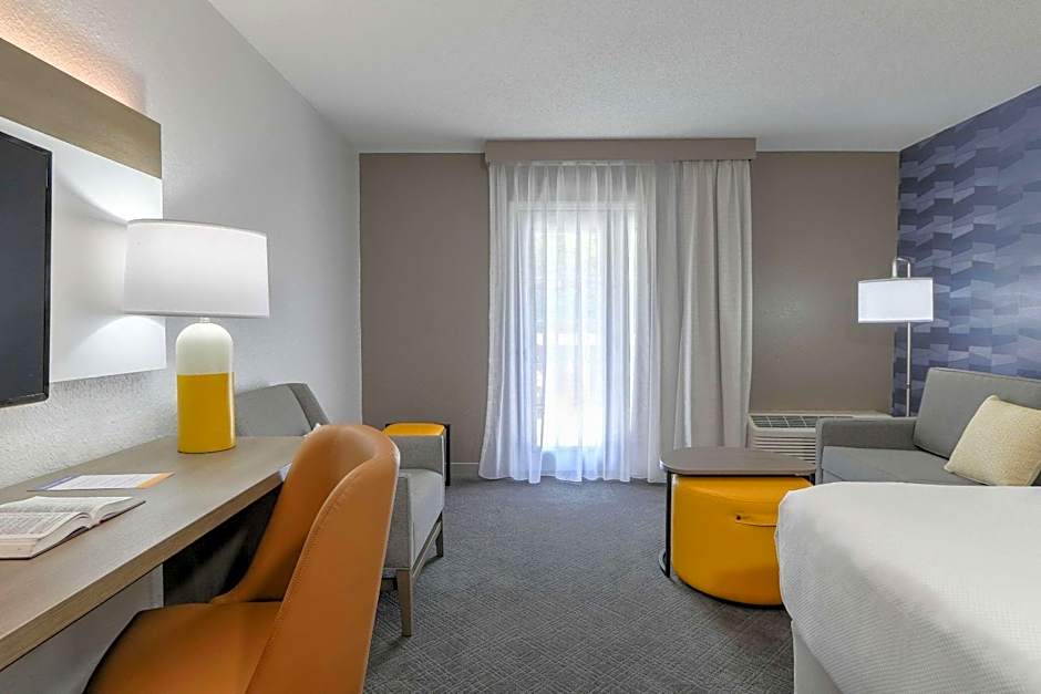 Comfort Inn & Suites At Dollywood Lane