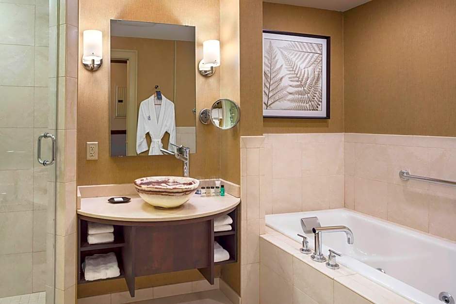 Sheraton Commander Hotel