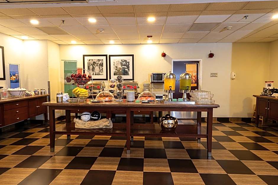 Hampton Inn By Hilton Guadalajara-Aeropuerto